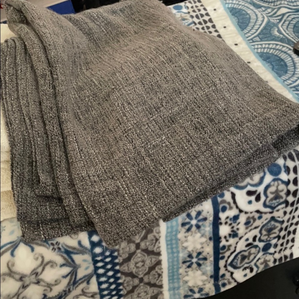 Throw - Picture 4 of 4